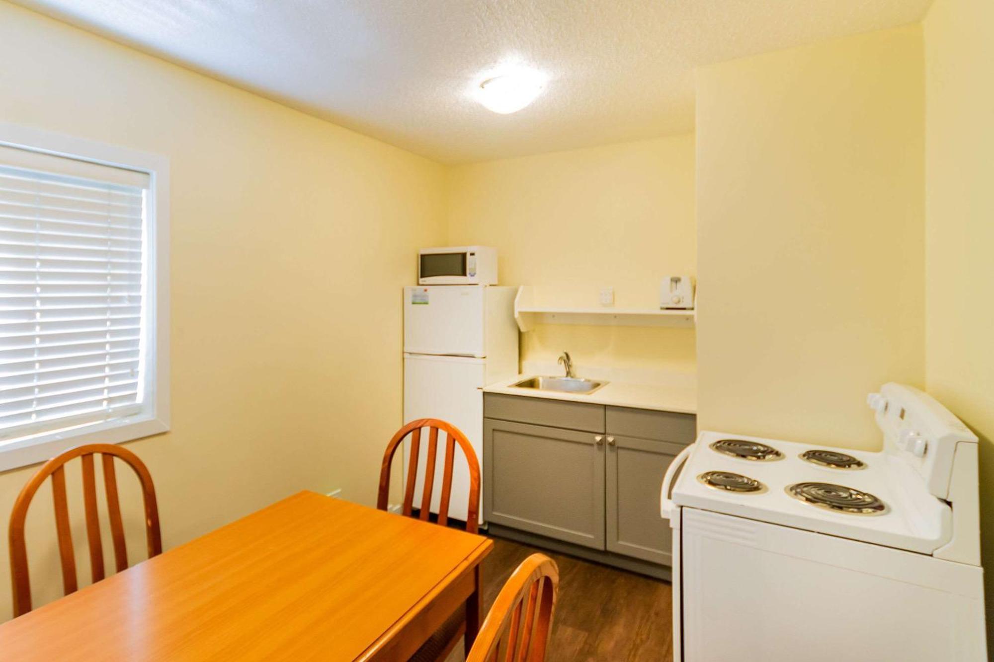 Econo Lodge Inn & Suites University YYC Dış mekan fotoğraf