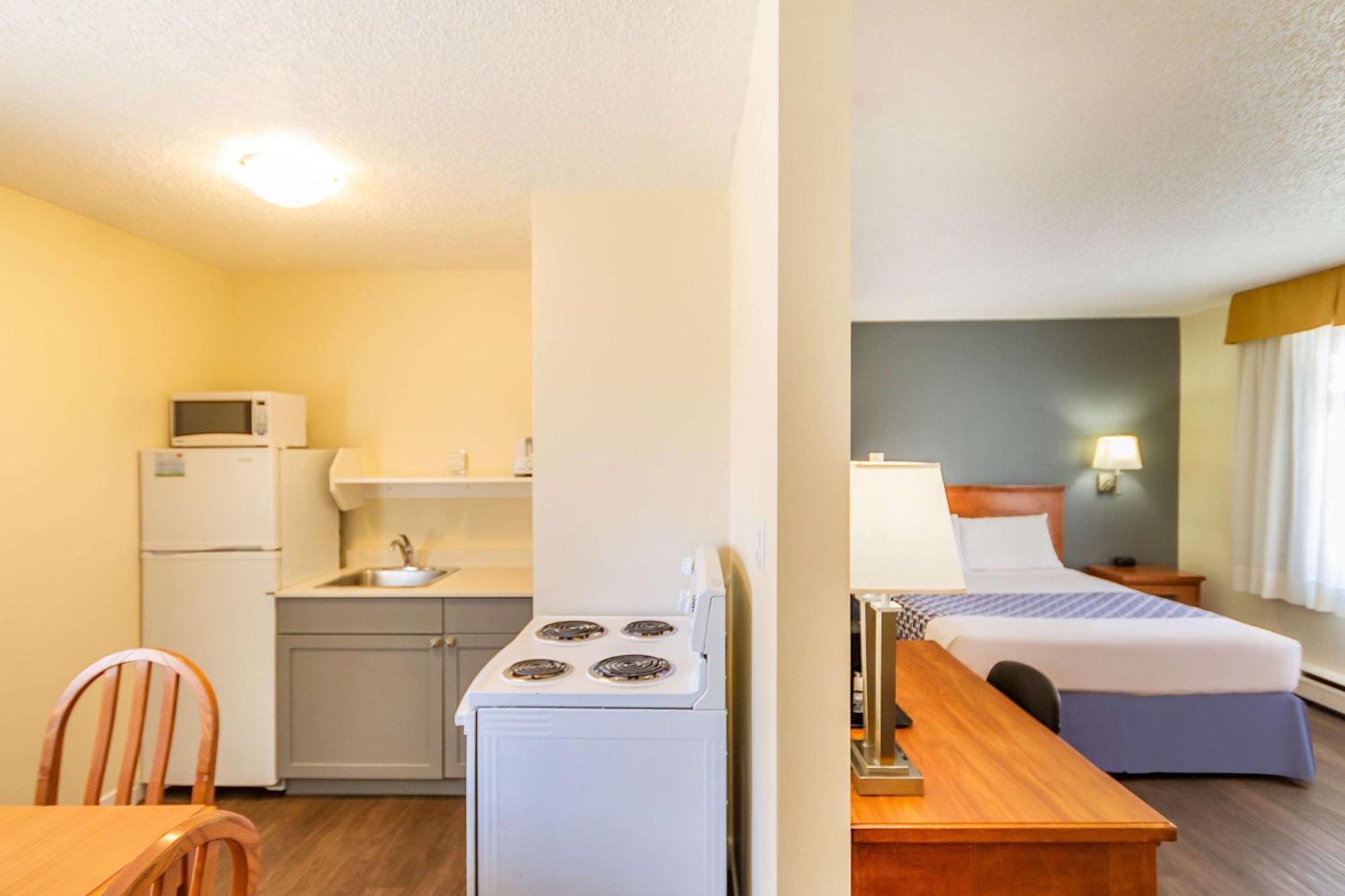 Econo Lodge Inn & Suites University YYC Dış mekan fotoğraf