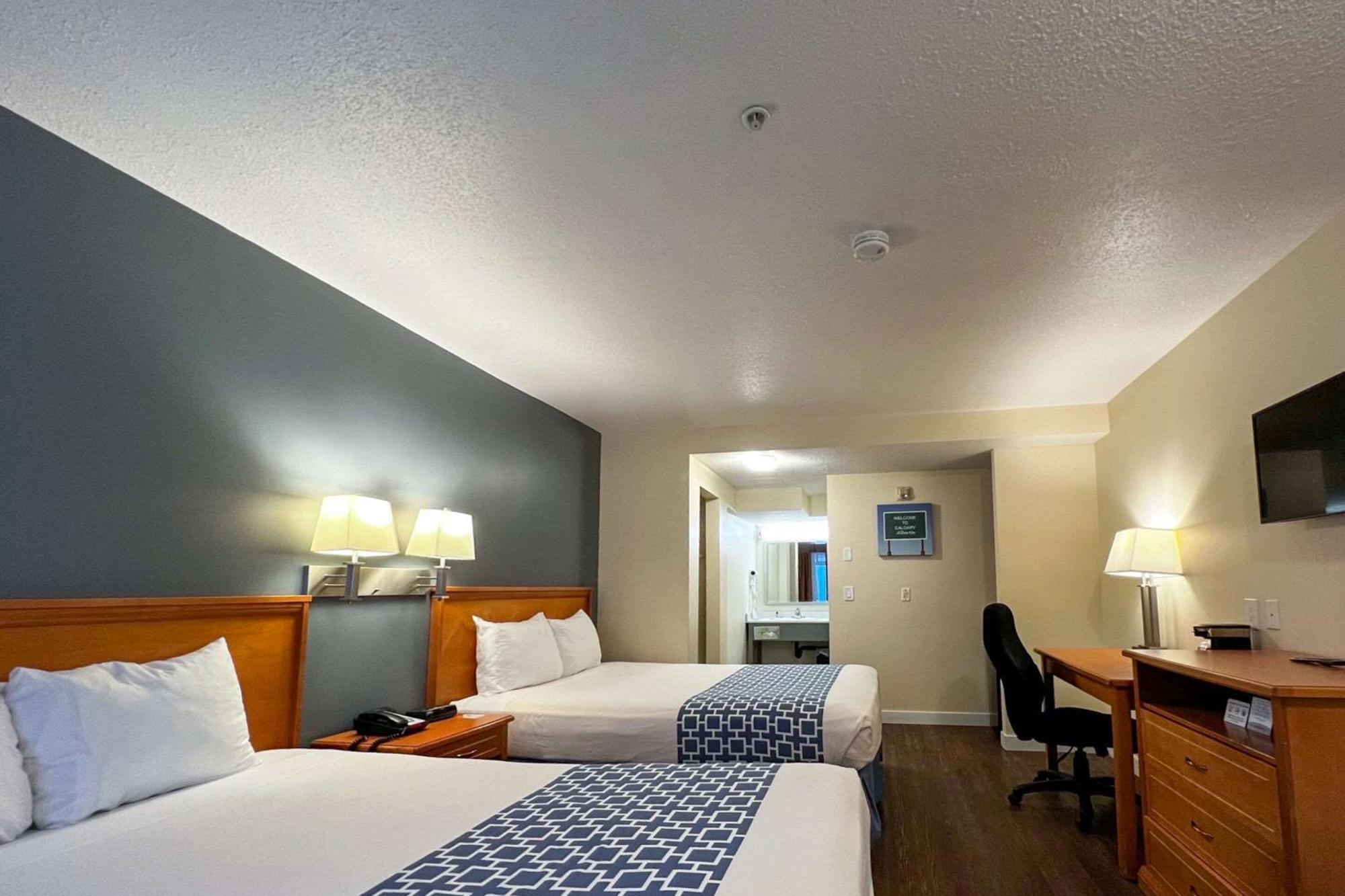Econo Lodge Inn & Suites University YYC Dış mekan fotoğraf