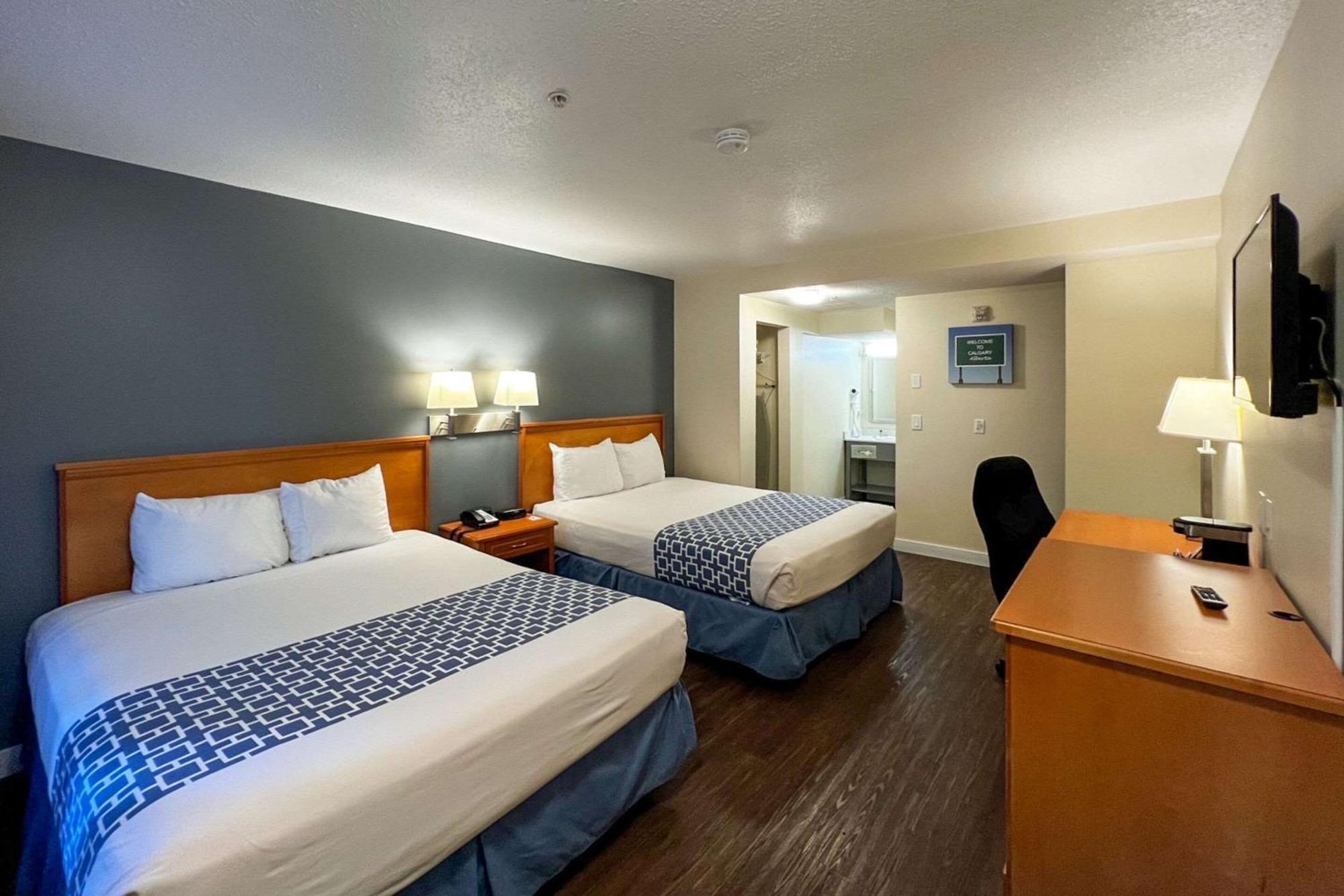 Econo Lodge Inn & Suites University YYC Dış mekan fotoğraf