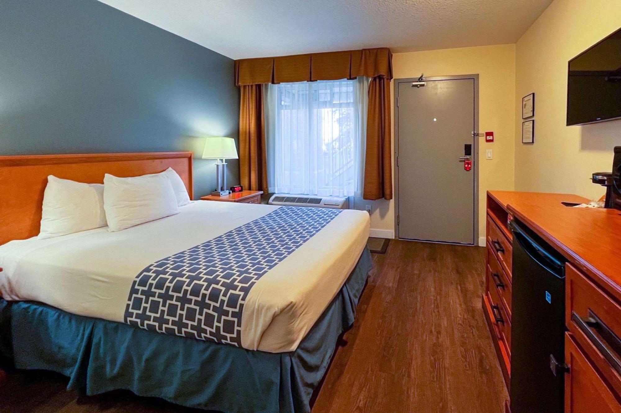 Econo Lodge Inn & Suites University YYC Dış mekan fotoğraf