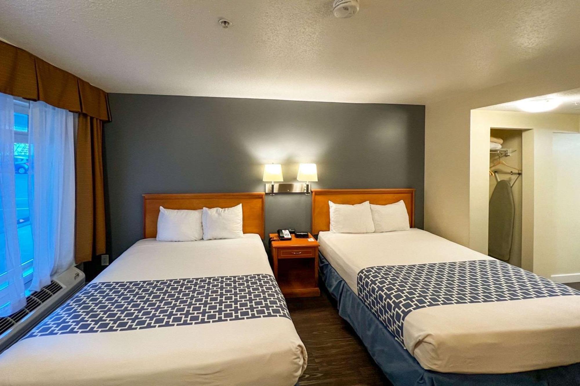 Econo Lodge Inn & Suites University YYC Dış mekan fotoğraf