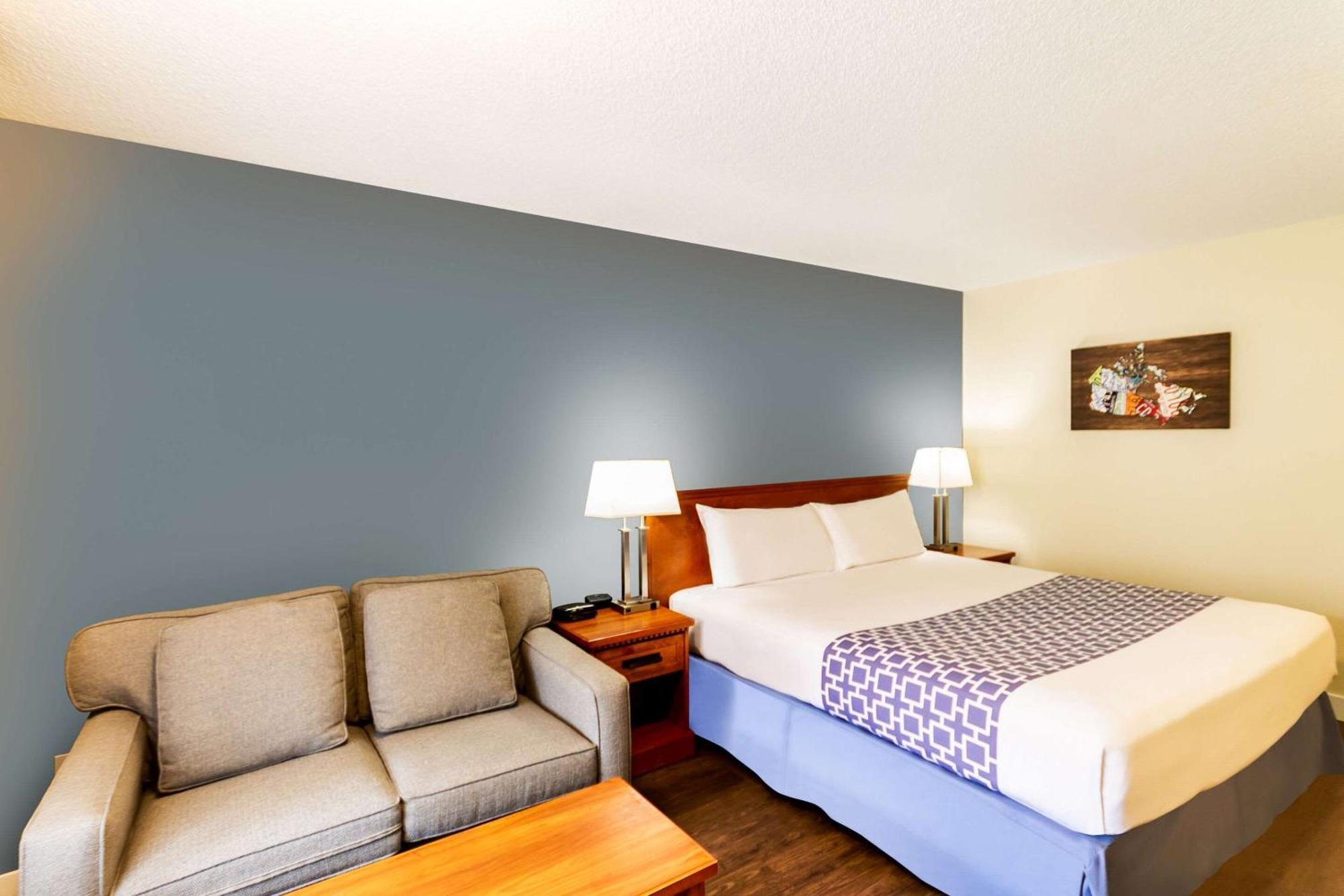 Econo Lodge Inn & Suites University YYC Dış mekan fotoğraf