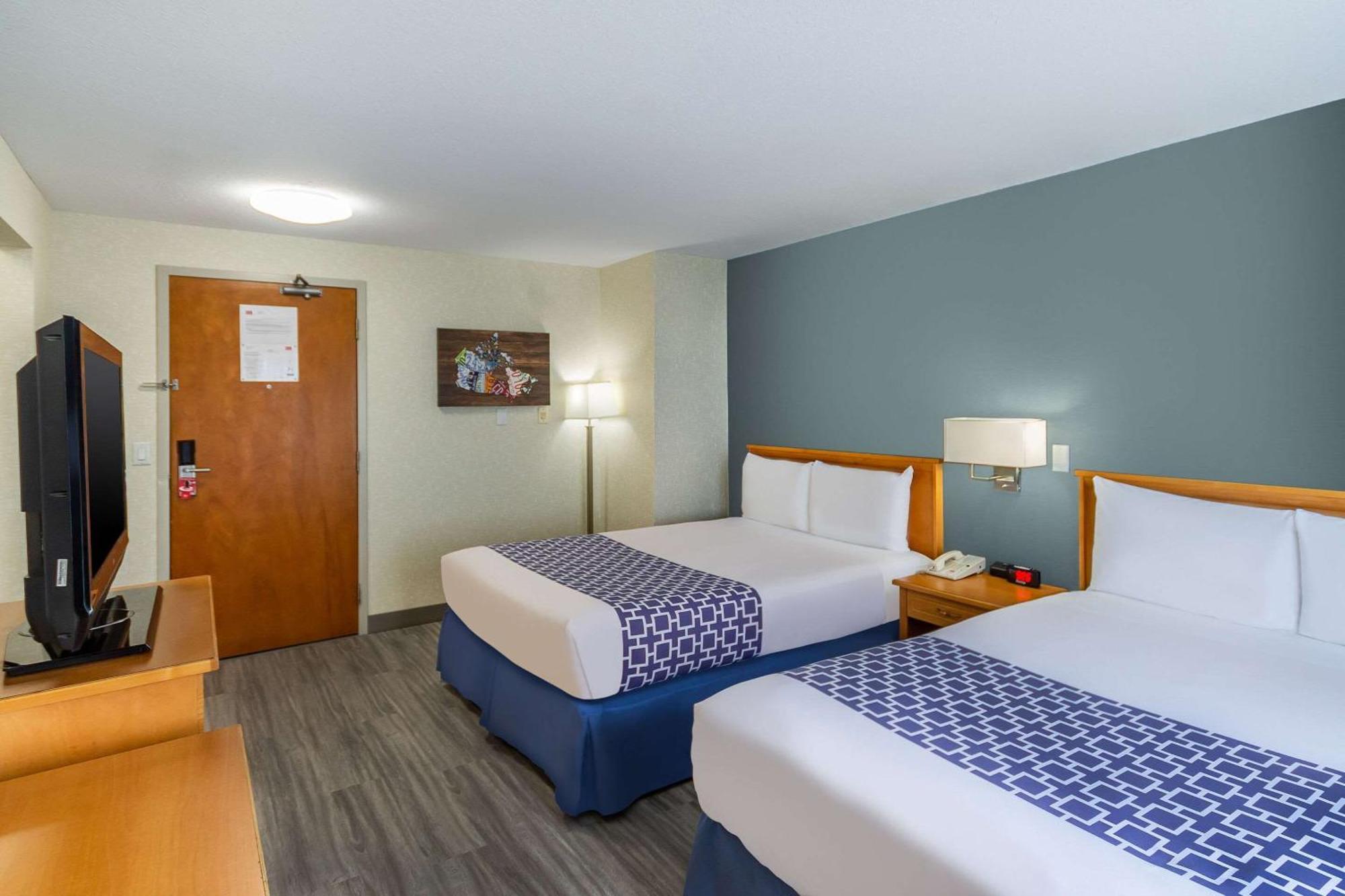 Econo Lodge Inn & Suites University YYC Dış mekan fotoğraf