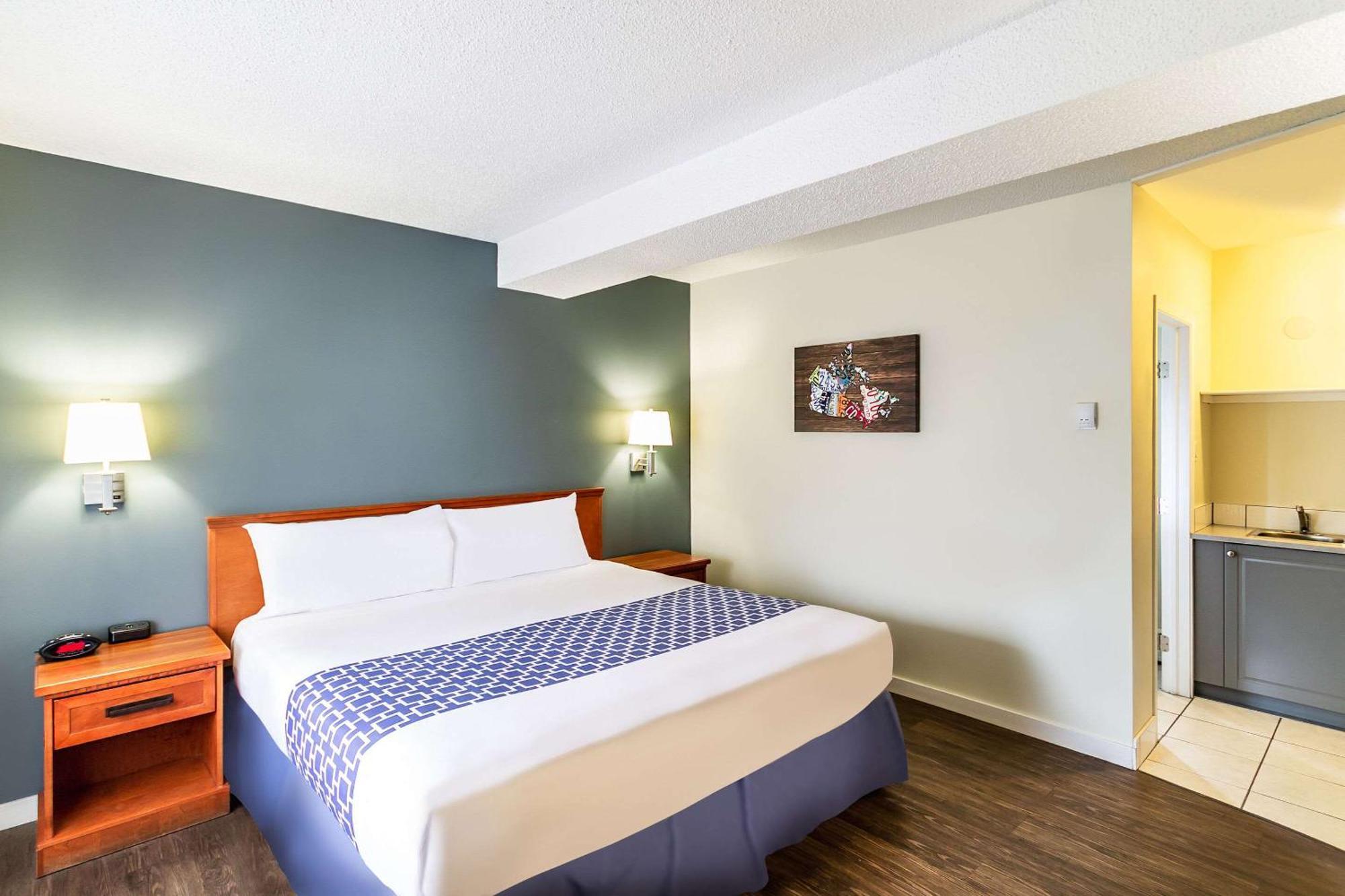 Econo Lodge Inn & Suites University YYC Dış mekan fotoğraf