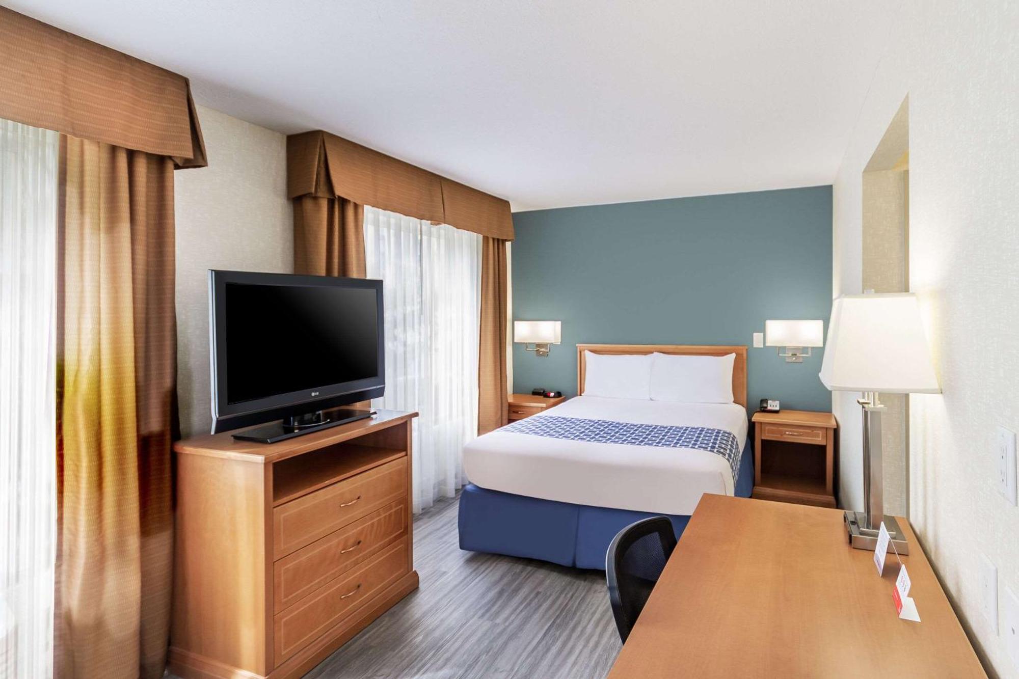 Econo Lodge Inn & Suites University YYC Dış mekan fotoğraf